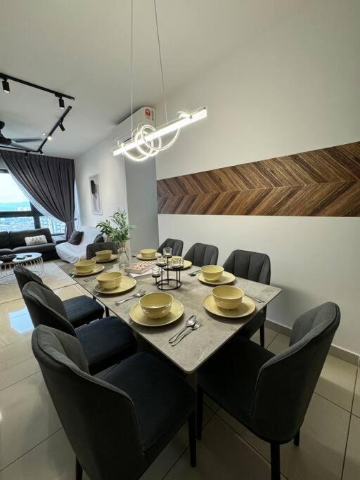 Apartment Pavklcctrxvelo ,mrtlrt ,13pax ,4r2b ,free Klccpavtrxvelocity X Mrtlrt X 13pax X 4r2b X Free 4cpark Kuala Lumpur