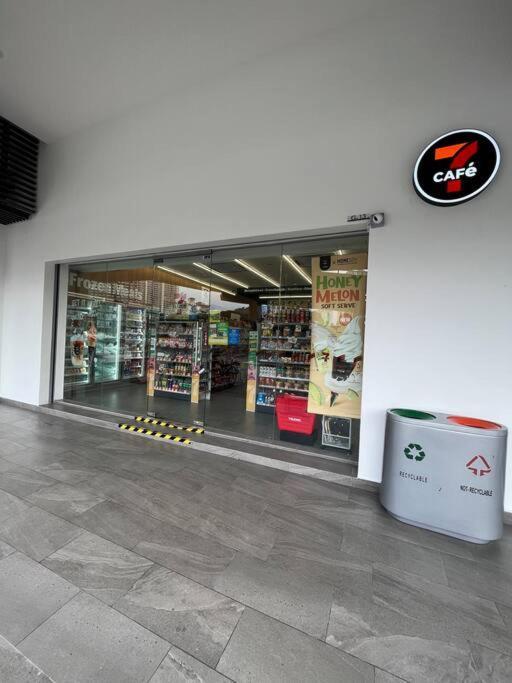 Pavklcctrxvelo ,mrtlrt ,13pax ,4r2b ,free Klccpavtrxvelocity X Mrtlrt X 13pax X 4r2b X Free 4cpark Apartment Kuala Lumpur