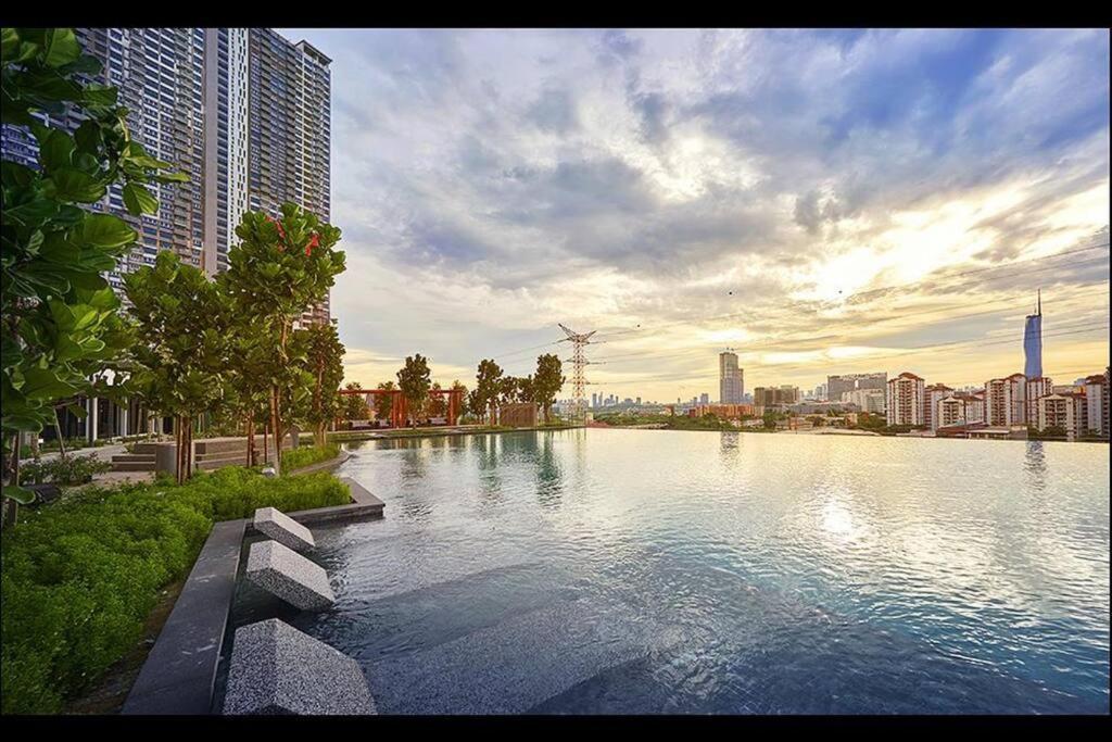 Pavklcctrxvelo ,mrtlrt ,13pax ,4r2b ,free Klccpavtrxvelocity X Mrtlrt X 13pax X 4r2b X Free 4cpark * Kuala Lumpur