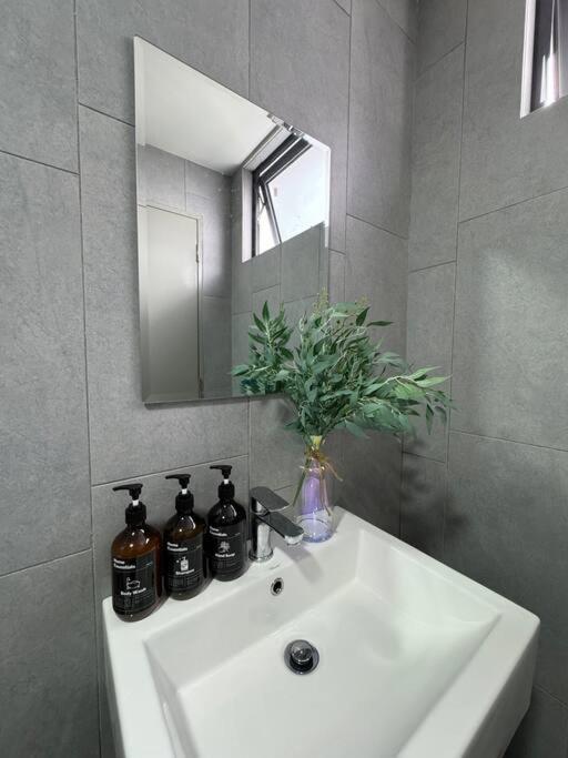 Pavklcctrxvelo ,mrtlrt ,13pax ,4r2b ,free Klccpavtrxvelocity X Mrtlrt X 13pax X 4r2b X Free 4cpark Apartment Kuala Lumpur